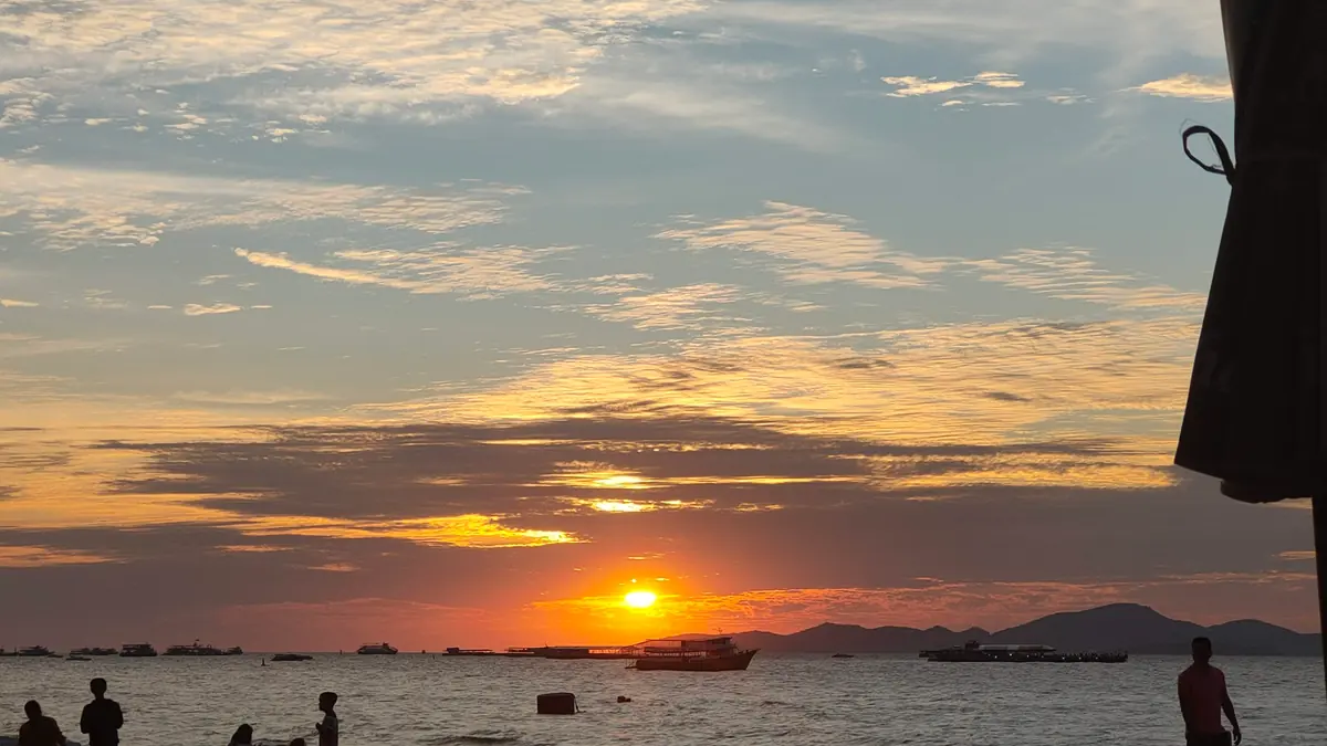 Coucher de soleil sur la plage de Pattaya